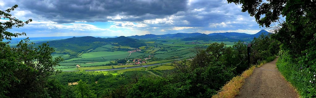 Výhled z kopce Lovoš